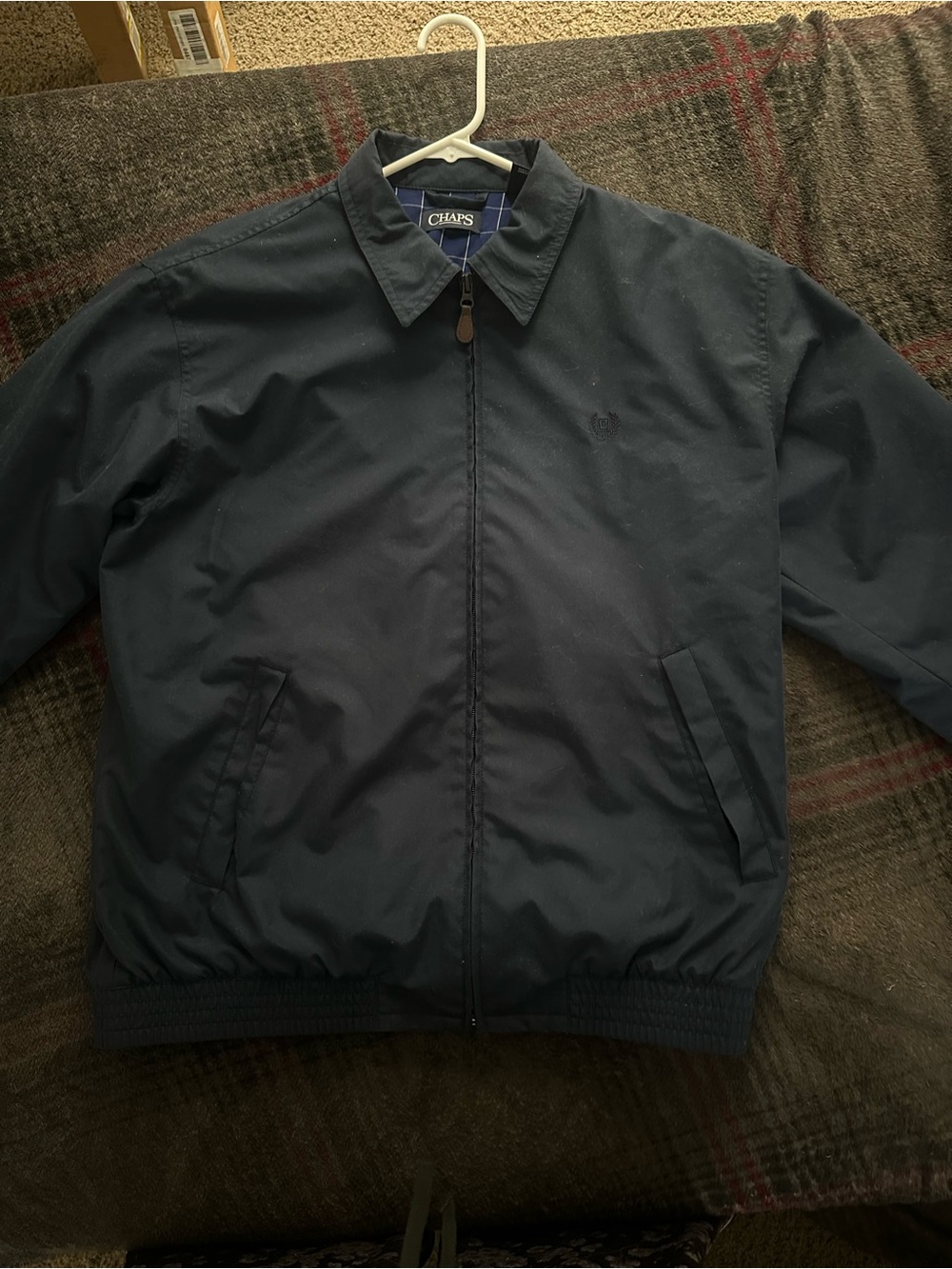 Menās Chaps Full-Zip Lightweight Jacket ā Navy Blue